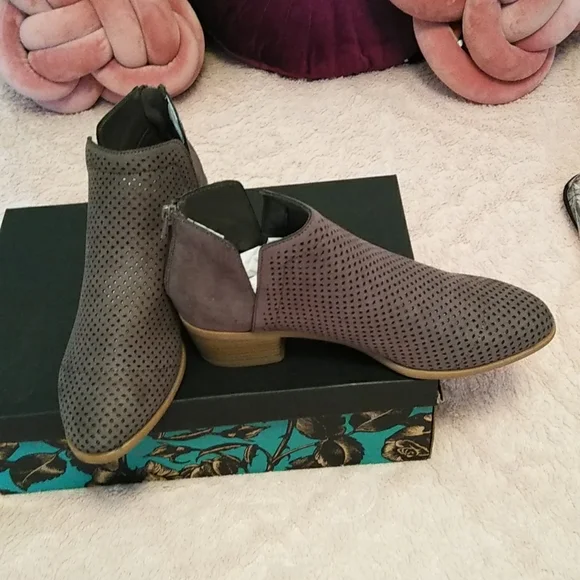 Lower East Side🌻 Perforated Vegan Booties - Picture 5 of 9